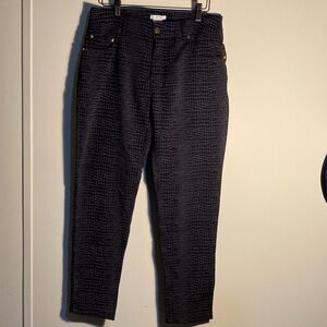 Elegant Black Croc-Patterned Women's Cropped Jeans